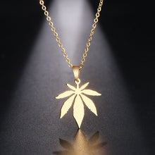 Загрузить изображение в средство просмотра галереи, Maple Leaf Necklace