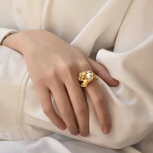 Загрузить изображение в средство просмотра галереи, Large pearl hollow exaggerated design ring