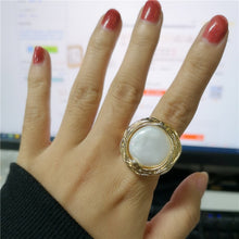 Загрузить изображение в средство просмотра галереи, Large pearl hollow exaggerated design ring