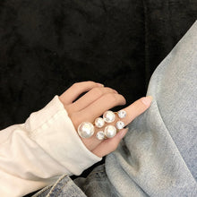 Загрузить изображение в средство просмотра галереи, Large pearl hollow exaggerated design ring