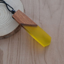 Load image into Gallery viewer, Wood Resin Necklace