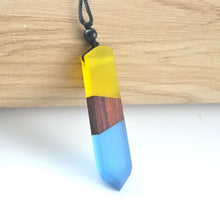 Load image into Gallery viewer, Wood Resin Necklace