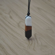 Load image into Gallery viewer, Wood Resin Necklace