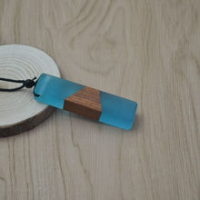 Load image into Gallery viewer, Wood Resin Necklace