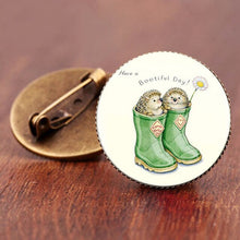 Load image into Gallery viewer, Retro hedgehog cute animal pin