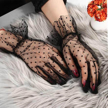 Загрузить изображение в средство просмотра галереи, Lace spotted mittens