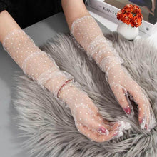 Загрузить изображение в средство просмотра галереи, Lace spotted mittens