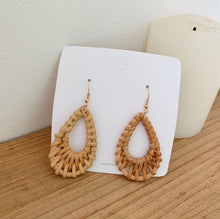 Загрузить изображение в средство просмотра галереи, Woven rattan beach pendant earrings