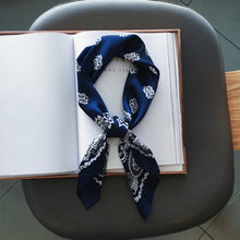 Load image into Gallery viewer, Fashion square print 70*70 cm ladies accessory scarf