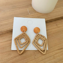 Загрузить изображение в средство просмотра галереи, Woven rattan beach pendant earrings