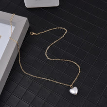 Load image into Gallery viewer, Elegant Pearl Heart Necklace