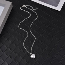 Load image into Gallery viewer, Elegant Pearl Heart Necklace