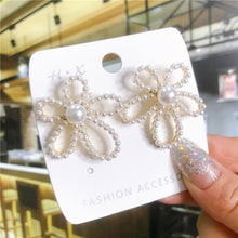 Load image into Gallery viewer, Crystal Big Flower Hairpin