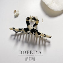 Load image into Gallery viewer, Black and White Plaid Hairpin