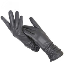 Load image into Gallery viewer, Classic pleated leather gloves

