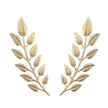 Load image into Gallery viewer, Leaf Elk Wing Palm Brooch
