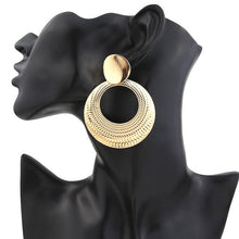 Load image into Gallery viewer, Simple and fashionable big round clip earrings
