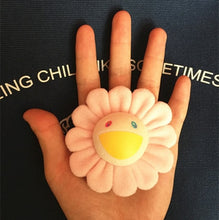 Загрузить изображение в средство просмотра галереи, Cute sun flower smiley brooch
