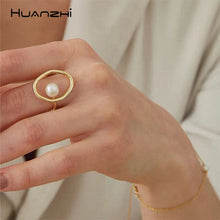 Загрузить изображение в средство просмотра галереи, Large pearl hollow exaggerated design ring

