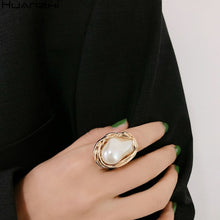 Загрузить изображение в средство просмотра галереи, Large pearl hollow exaggerated design ring
