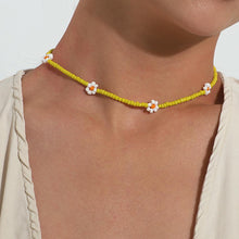 Load image into Gallery viewer, Daisy flower choker
