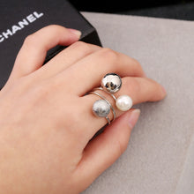 Загрузить изображение в средство просмотра галереи, Large pearl hollow exaggerated design ring
