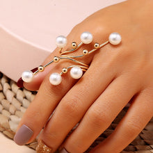 Загрузить изображение в средство просмотра галереи, Large pearl hollow exaggerated design ring
