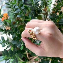 Загрузить изображение в средство просмотра галереи, Large pearl hollow exaggerated design ring
