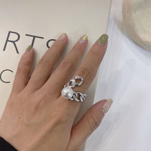 Загрузить изображение в средство просмотра галереи, Large pearl hollow exaggerated design ring
