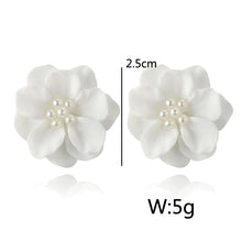 Загрузить изображение в средство просмотра галереи, Sexy flower pearl earrings
