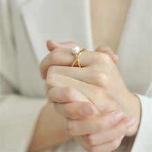 Загрузить изображение в средство просмотра галереи, Large pearl hollow exaggerated design ring
