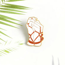 Загрузить изображение в средство просмотра галереи, Creative fashion art act hand tied shirt badge
