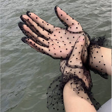 Load image into Gallery viewer, Short lace spotted ruffled full finger gloves
