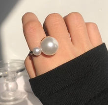 Загрузить изображение в средство просмотра галереи, Large pearl hollow exaggerated design ring
