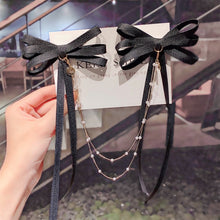 Load image into Gallery viewer, Bow tie pearl chain hairpin
