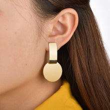 Load image into Gallery viewer, Crystal flower drop earrings

