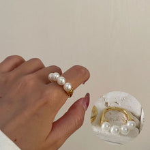 Загрузить изображение в средство просмотра галереи, Large pearl hollow exaggerated design ring
