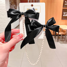 Load image into Gallery viewer, Bow tie pearl chain hairpin
