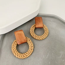 Загрузить изображение в средство просмотра галереи, Woven rattan beach pendant earrings
