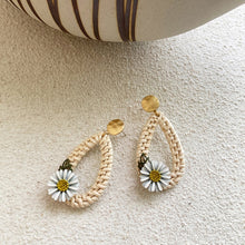 Загрузить изображение в средство просмотра галереи, Woven rattan beach pendant earrings
