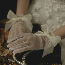Load image into Gallery viewer, Lace full finger tulle gloves
