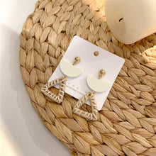 Загрузить изображение в средство просмотра галереи, Woven rattan beach pendant earrings
