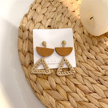 Загрузить изображение в средство просмотра галереи, Woven rattan beach pendant earrings
