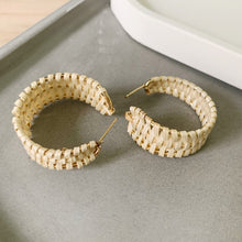 Загрузить изображение в средство просмотра галереи, Woven rattan beach pendant earrings
