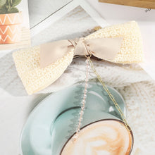 Load image into Gallery viewer, Bow tie pearl chain hairpin

