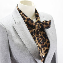 Загрузить изображение в средство просмотра галереи, Leopard print bust shirt with detachable bow
