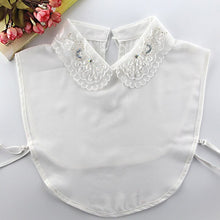 Load image into Gallery viewer, Beaded detachable collar
