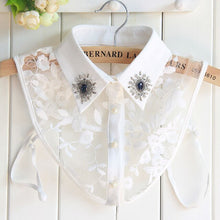 Load image into Gallery viewer, Beaded detachable collar
